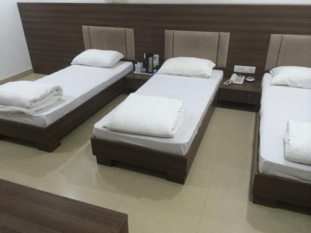 Jk Rooms 109 Hotel Mayur Nagpur Exteriör bild